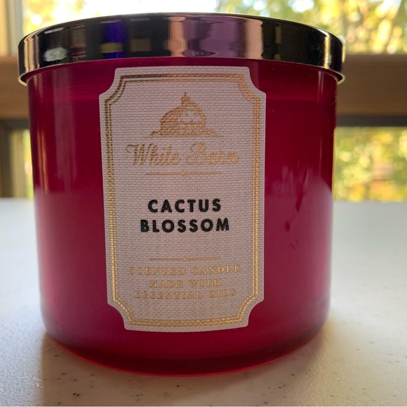 White Barn Cactus Blossom Candle - Picture 4 of 4